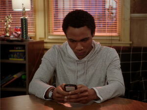 3x15-Troy texting