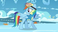 Rainbow looks behind her S3E07