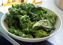 Kale-chips-bowl
