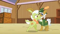 Granny Smith derp dances S3E8