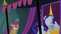 Scootaloo talking to Rarity S3E06
