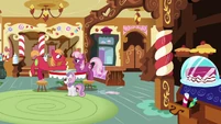 Sundae spilled S02E17