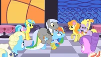 Rainbow Dash catches Caesar S01E26
