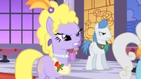 Lyrica upset S01E26