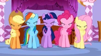 5 main ponies with their eyes shut S01E14
