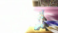 EP770 Lucario usando palmeo