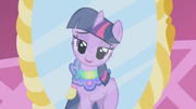 Twilight admiring her reflection S1E03