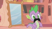 Twilight gives Spike a mustache S1E06