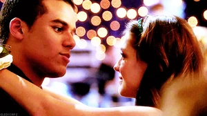 http://glee.wikia