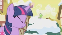 Twilight using magic on bird S1E11