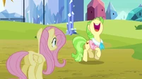 Ms. Peachbottom trots in place S03E12