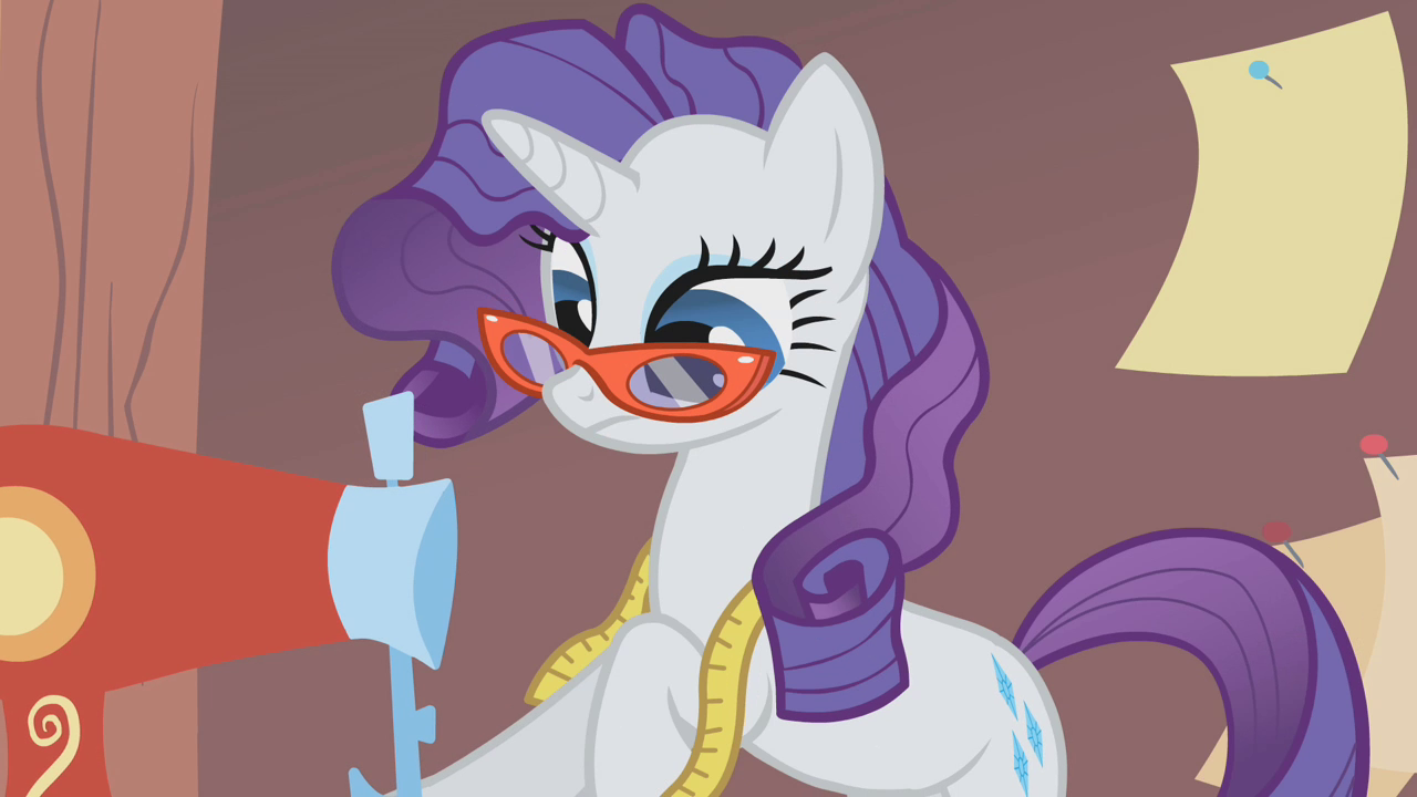 Rarity_using_sewing_machine_S1E14.png