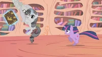 Grey Rarity hitching a ride S2E2