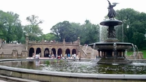 800px-Angel of the Waters Fountain and Bethesda Terrace, Central Park, NYC