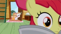 Apple Bloom reading the paper S2E23