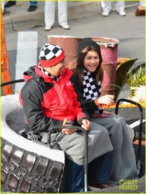 Zendaya-coleman--with-friend