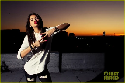 Zendaya-coleman-ZSwagger-Sign