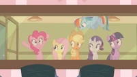 Rarity & Rainbow Dash uhh what S2E13