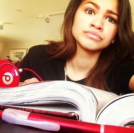 Zendaya-coleman-with-red-heaphones
