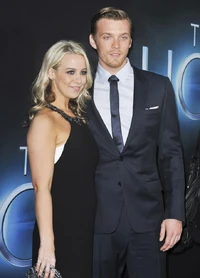 Jake-abel-premiere-the-host-03