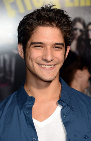 311px-Tyler_Posey_Premiere_Universal_Pictures_Gold_8ZiUOblofgll.jpg