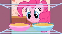Pinkie Pie getting snacks S2E13