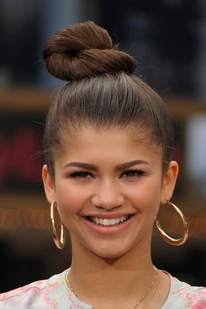 Zendaya-coleman-DWTS-rehearsal-hair-tied-in-pretty-bun