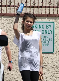Zendaya-coleman-michael-jackson-tshirt