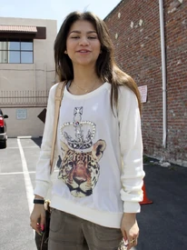 Zendaya-coleman-king-leopard-jumper