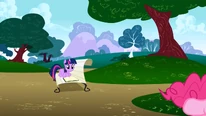 Twilight looking at Pinkie S1E5