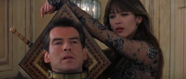 The World Is Not Enough - Elektra tortures Bond with an antique garotte