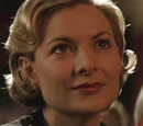 Martha Wayne (Sara Stewart)