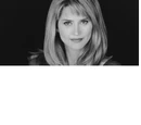 Julia Barrett (Crystal Carson)
