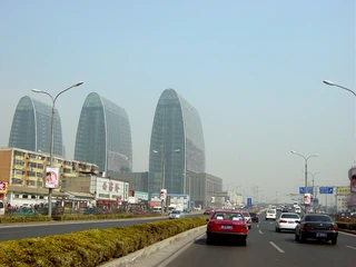 Xizhimen (along with Xihuan Towers), as seen from Xizhimen Outer Street (March 2005 image)