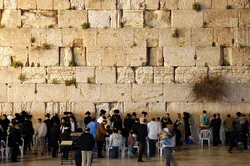 O Muro Ocidental em Jerusalém é o que resta do Segundo Templo