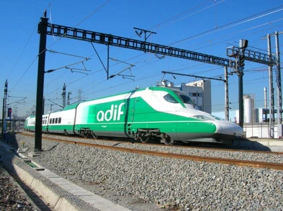 Adif Serie 330 en pruebas cerca de l'Hospitalet, 12 días antes de la llegada de la LAV a Barcelona