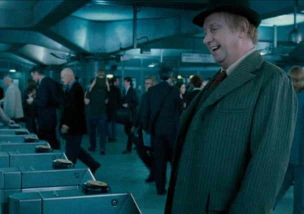 File:Arthur_Weasley_Underground.jpg