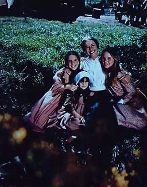 File:Caroline-girls copy.png