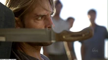 Sawyer von Sayid bedroht