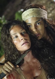 Naomi hält Kate ein Messer an den Hals („Der Anfang vom Ende“)