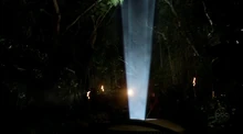 Kate verschwindet in dem hellen Licht