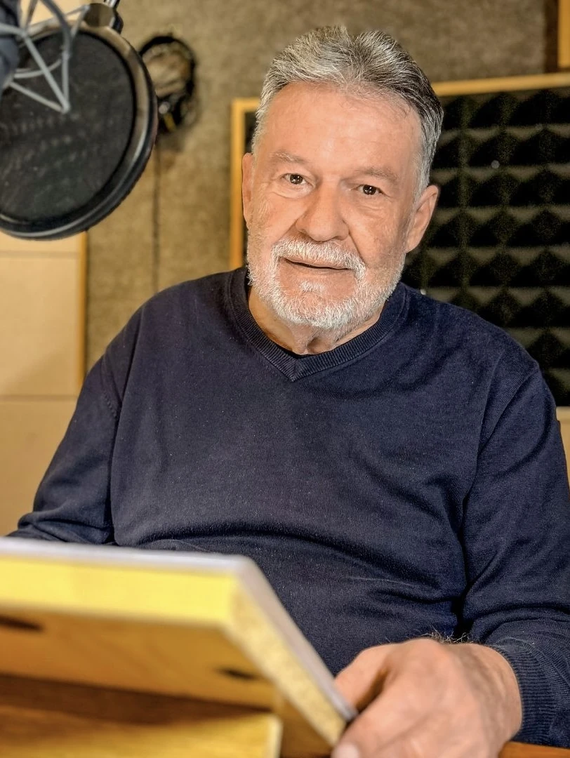 Jaromír Meduna dubs the voice of Locke on AXN