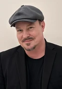 Tommy Morgenstern dubs the voice of Charlie Pace