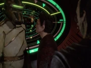 Weyoun ignoriert Damars Beschwerde