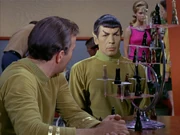 Kirk und Spock spielen Schach