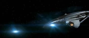 Die Enterprise feuert mehrere Quantentorpedos ab.