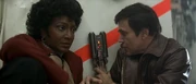 Uhura und Chekov sammeln Photonen auf dem Flugzeugträger USS Enterprise