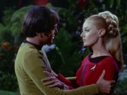 Fähnrich Pavel Chekov und Martha Landon.