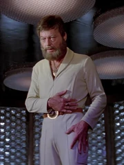 De 2270 à 2272 McCoy était barbu pendant son retour à la vie civile
