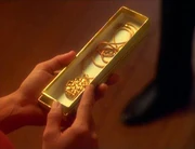 Kes' locket.